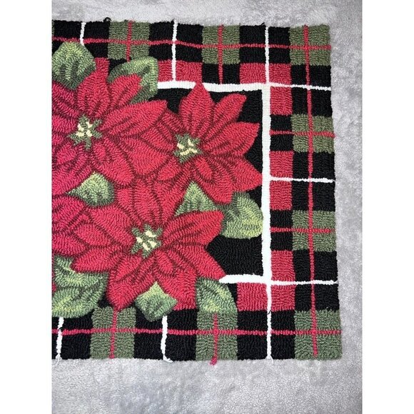 Christmas Poinsettia Hand Hooked Runner Rug 31" x 20" - Picture 4 of 12